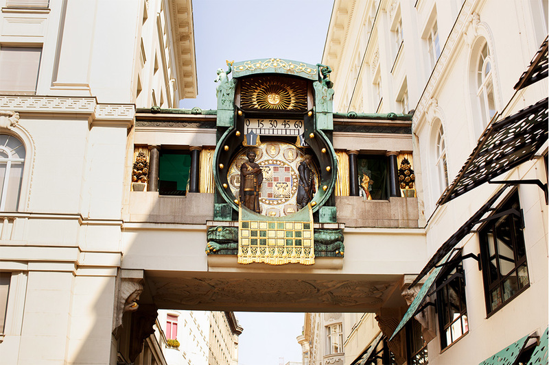 eine große Spieluhr in der Altstadt Wiens